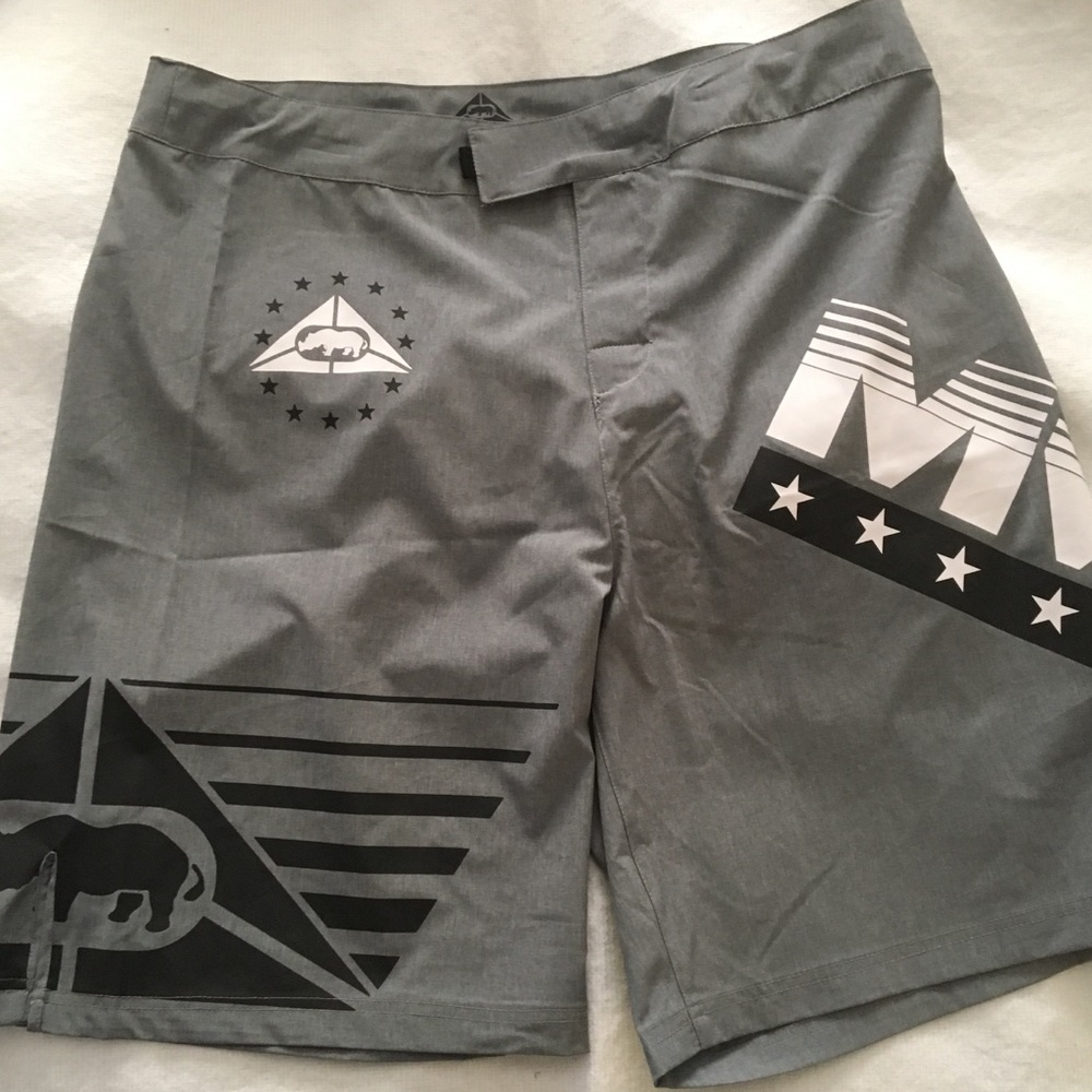 ECKO UNLTD MMA TRANING SHORTS GRAY/BLACK  SIZE M